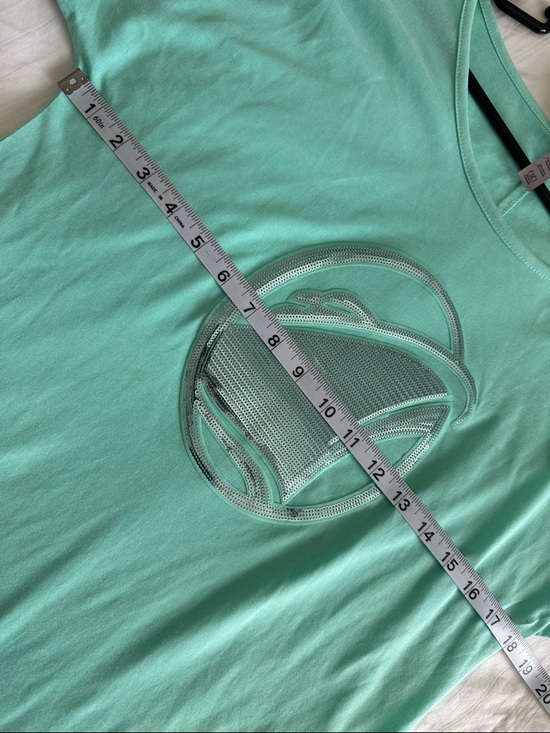 Mint Green Short Sleeve Tee with Silver Sequin Wave Emblem Graphic Size Medium - Picture 6 of 7